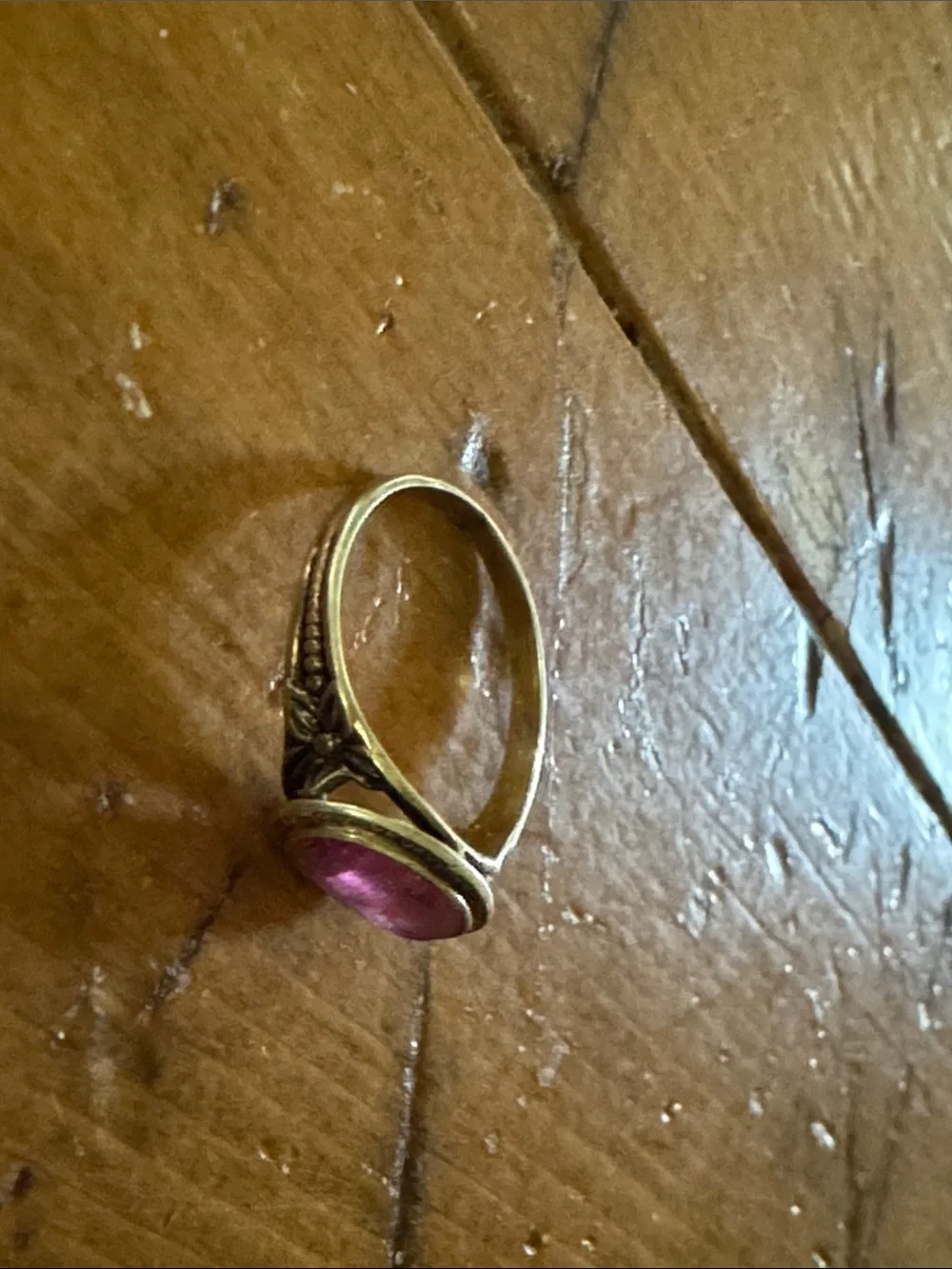 Vintage Gold Ring with Pink Oval Stone - Picture 3 of 5